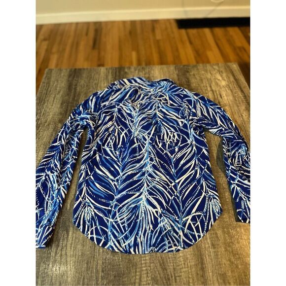 Lilly Pulitzer Seaview Button Down in Twilight Blue Early Riser Small - Picture 5 of 5